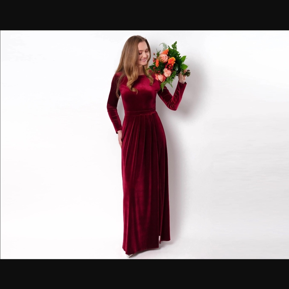 Elegant Long Sleeve Velvet Burgundy Dress With Leg Slit Size 14/3XL